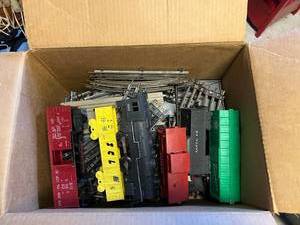 lot 319 image: Toy Train & Tracks