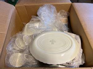 lot 336 image: Box of Dishes - 1863 Thompsons Old Liverpool Ware