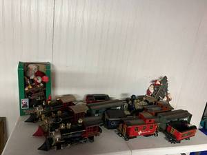 lot 338 image: Holiday Items