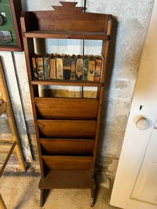 lot 370 image: Wood BookMagazine Rack & Better Little Books
