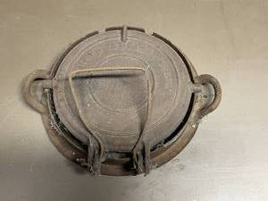 lot 380 image: Vintage Waffle Iron