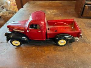 lot 383 image: 1946 Chevrolet Pickup 119 Scale