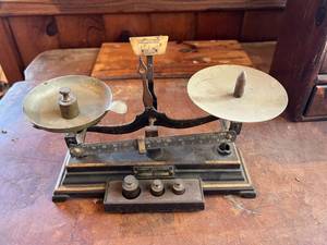 lot 389 image: Antique Henry Troemner Scale