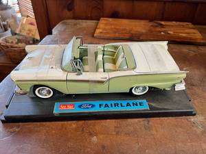 lot 391 image: 1957 Ford Fairlane Convertible