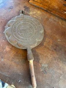 lot 399 image: Rosette Maker