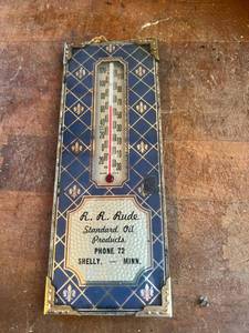 lot 400 image: Standard Oil Thermometer Shelly MN
