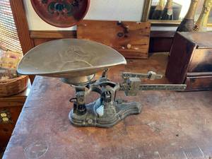 lot 404 image: Vintage Ohaus Scale