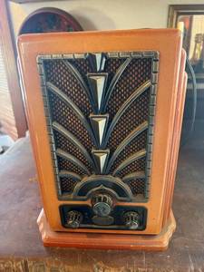 lot 422 image: Art Deco Radio Cassette Player