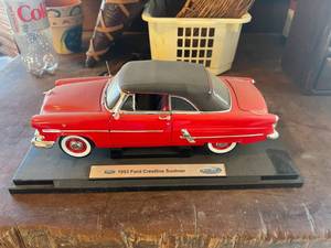 lot 423 image: 1953 Ford Crestline Sunliner