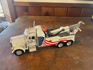 lot 425 image: American Towing Tow Truck