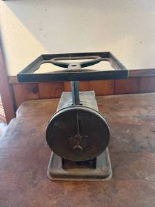 lot 441 image: Antique Scale