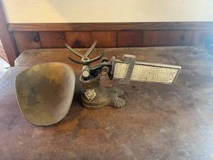 lot 442 image: Antique Scale