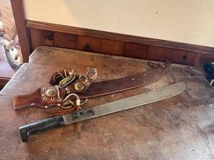 lot 448 image: Vintage La Marca Corneta Machete No 35 Made in El Salvador with Ornate Leather Sheath