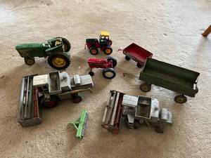 lot 453 image: Farm Toys