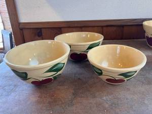 lot 462 image: Stoneware Advertising Pieces