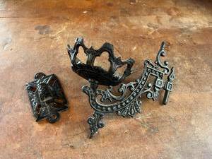 lot 467 image: Wall Kerosene Lamp - Incomplete