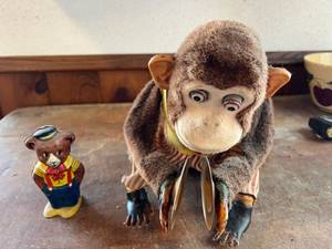 lot 473 image: Vintage Toys