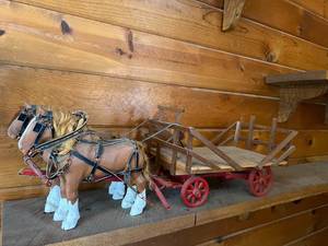 lot 477 image: Wood Horses & Wagon