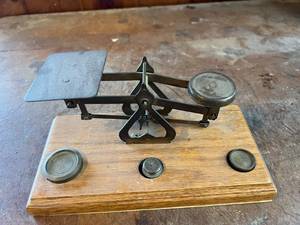 lot 481 image: Vintage Scale