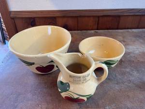 lot 483 image: Stoneware Advertising Pieces - Hatton & Buxton ND, Lawndale MN