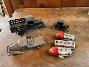lot 487 image: Vintage Toys