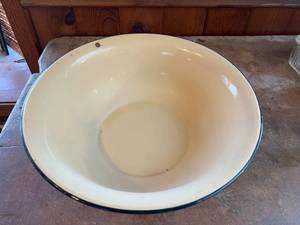 lot 489 image: Vintage Enamel Bowl