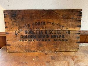 lot 509 image: Golden Grain BIsciut Co Grand Forks ND Wood Box Side