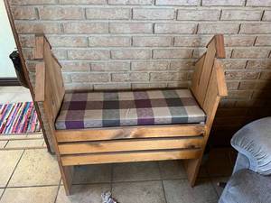 lot 511 image: Bench with Storage