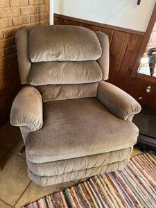 lot 512 image: Recliner