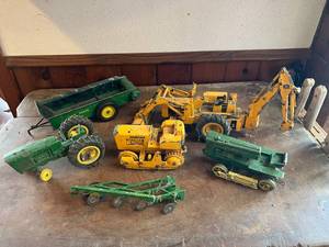 lot 525 image: John Deere Toys