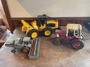 lot 528 image: Farm Toys