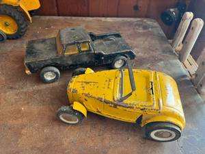 lot 530 image: Toy Vehicles