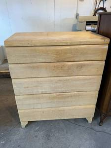 lot 536 image: 5 Drawer Dresser