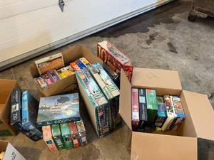 lot 552 image: Large Lot of Puzzles - Couple Sealed