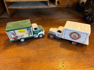 lot 555 image: Remington & Smith & Wesson Trucks