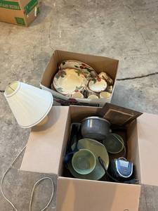 lot 556 image: 2 Boxes of Kitchen Items