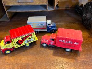 lot 557 image: Die Cast Trucks