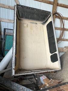 lot 14 image: Pickup Topper