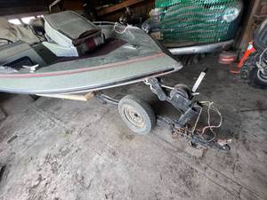 lot 3 image: 16 Glastron 25th Edition Boat, Trailer & Johnson 90 HP Motor