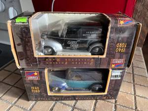 lot 570 image: Pair of 1940 Ford Collector Banks