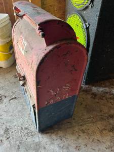 lot 13 image: US Mail Steel Drop Box