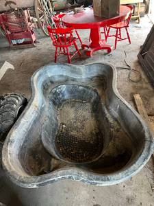 lot 592 image: Water Tank for Fountain