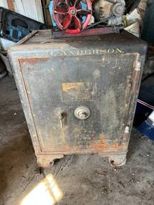 lot 593 image: Large Safe