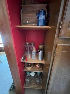 lot 603 image: Contents of 4 Shelves