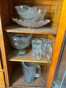 lot 604 image: Glassware on 3 Shelves