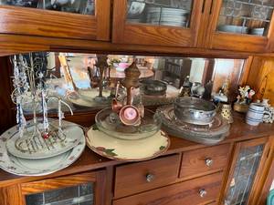 lot 609 image: Everything on Shelf