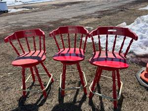 lot 581 image: Stools