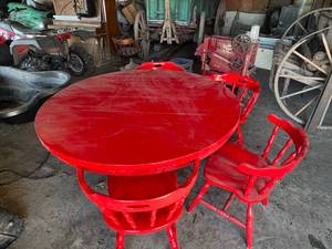 lot 582 image: Table & 4 Chairs
