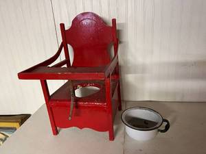 lot 361 image: Childrens Potty Chair