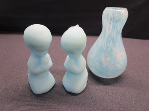 Fenton Praying Children & Vase